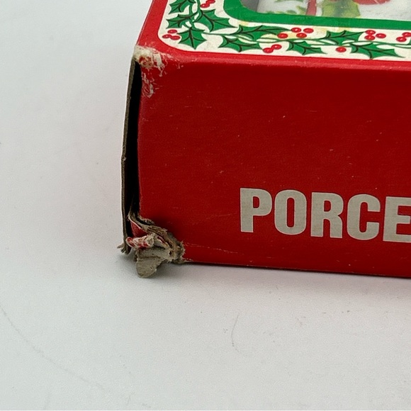 Vintage Set of 4 Handcrafted Porcelain Napkin Rings, Holders Holly & Poinsettias - Picture 3 of 9